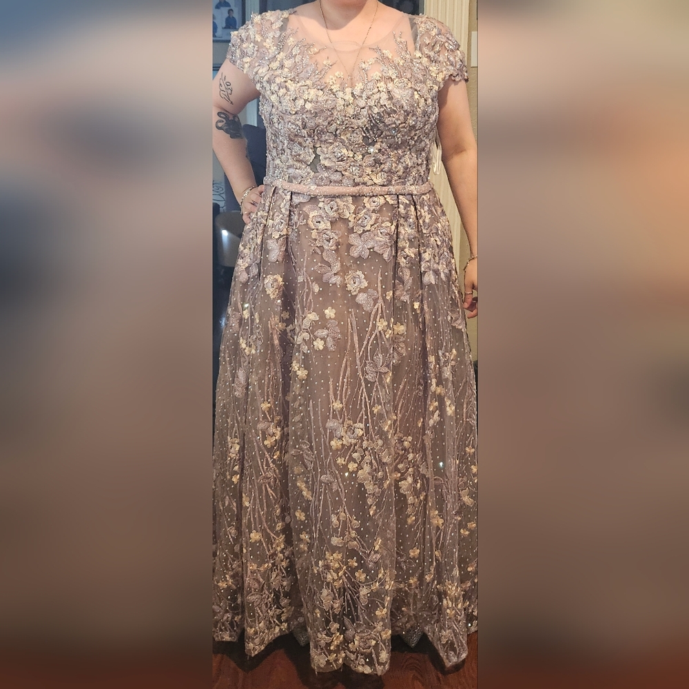 Mac duggal dress size 16 beige lilac